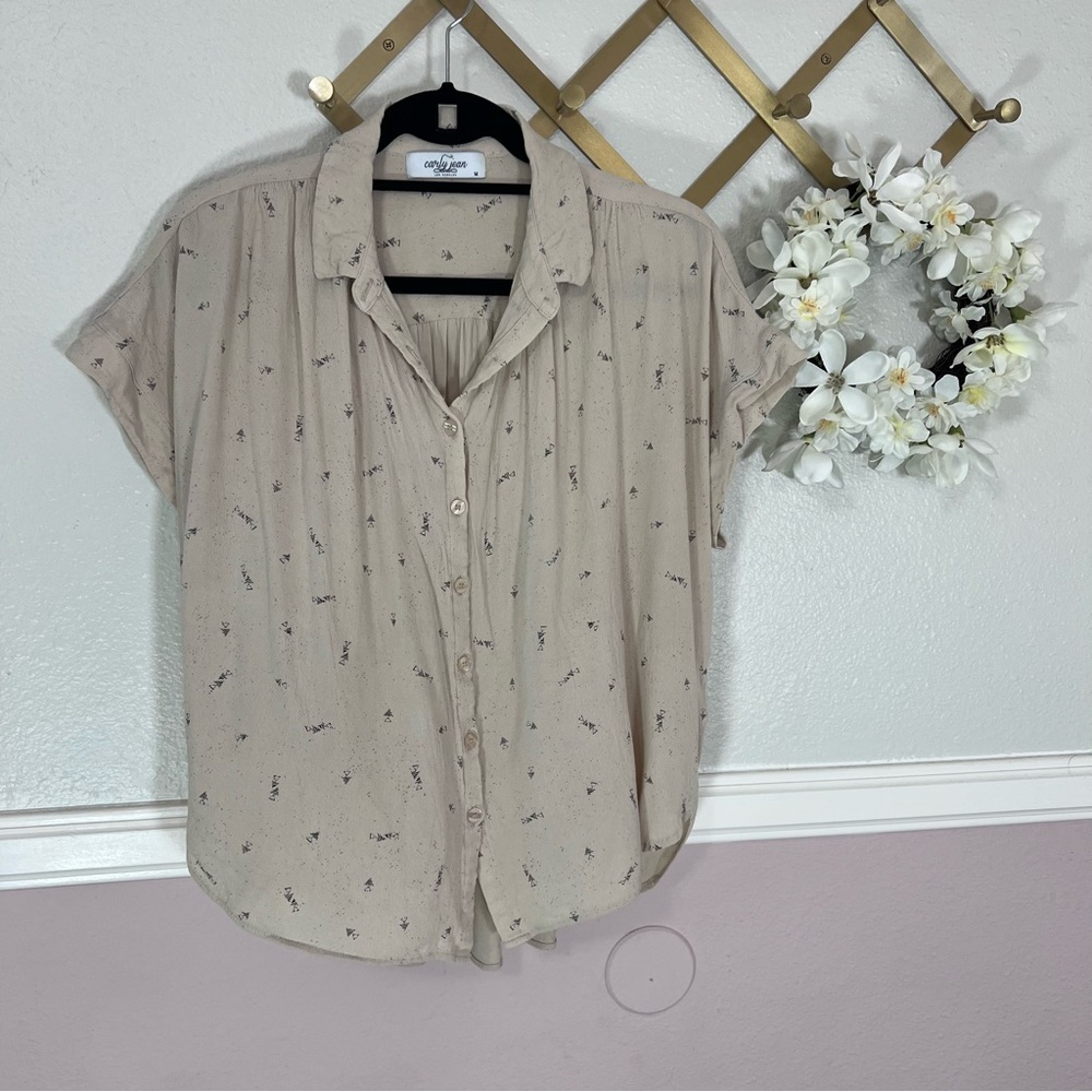 Carly Jean Los Angeles Beige Geometric Button-Down Shirt